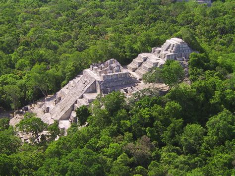 Das Bündnis von Tikal und Calakmul: Ein diplomatisches Meisterwerk im 6. Jahrhundert n. Chr.