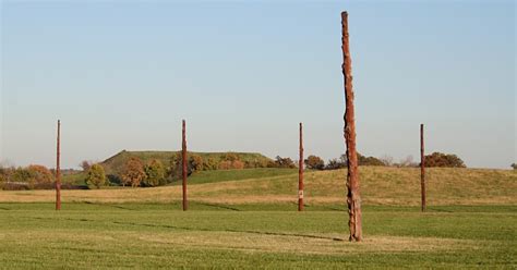 Die Cahokia-Woodhenge-Zeremonie: Zeremonielle Architektur und astronomische Ausrichtung im präkolumbianischen Amerika